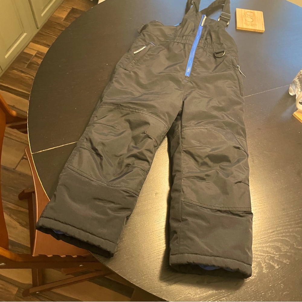 Amazon Essentials bib-style snow pants, black, kids size XS/5
